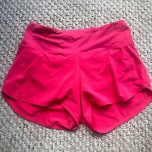 Lululemon Speed Up high rise lined short 4” size 8 lip gloss